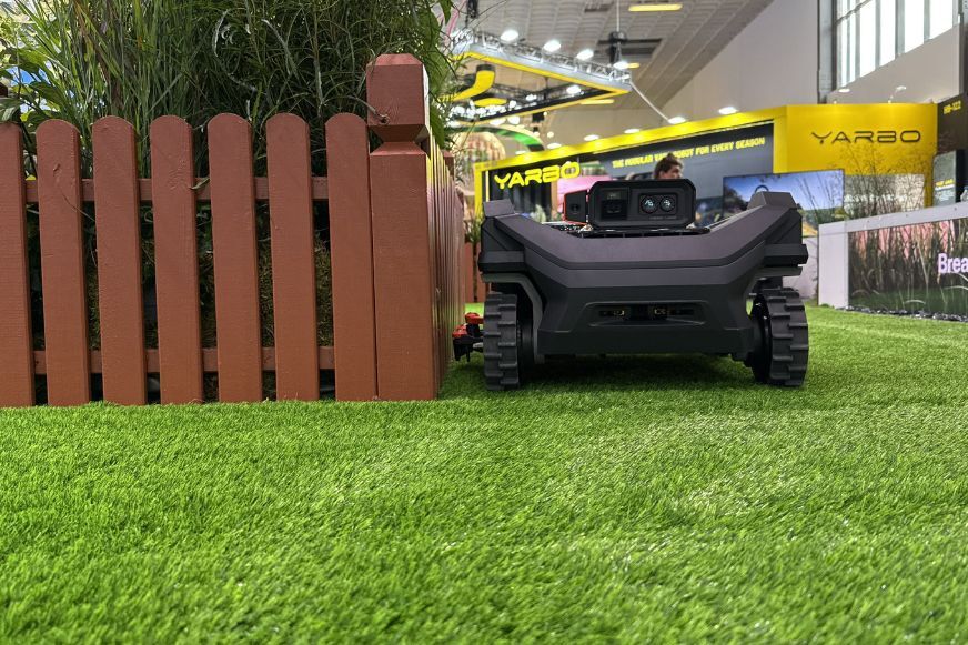 Wärmebildaufnahme eines Igels im Gras zur Tiererkennung des Segway Navimow H5 Pro